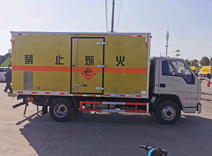 长汀爆破器材运输车工人安全操作规范与智能技术保障